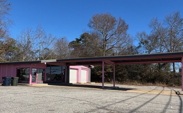 Pictures of Retail, Special Purpose property located at 1103 Opelika Rd, Auburn, AL 36830 for lease - image #1