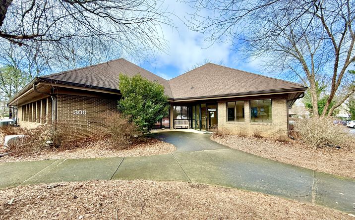 Pictures of Office property located at 700 Sunset Dr, #301, Athens, GA 30606 for lease - image #1