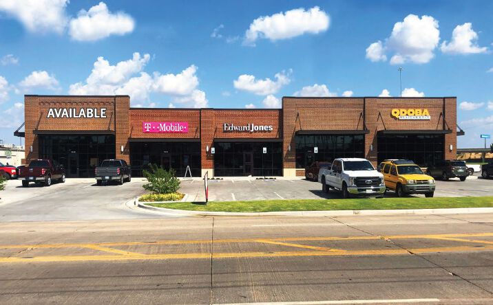 Pictures of Retail property located at 114 N Washington Ave, Weatherford, OK 73096 for lease - image #1