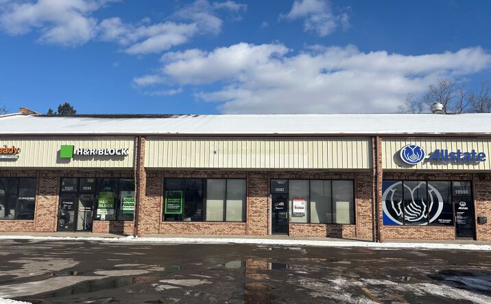 Pictures of Retail property located at 19592 Middlebelt Rd, Livonia, MI 48154 for lease - image #1