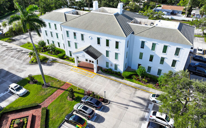 Pictures of Office property located at 1219 S East Ave, Sarasota, FL 34239 for lease - image #1