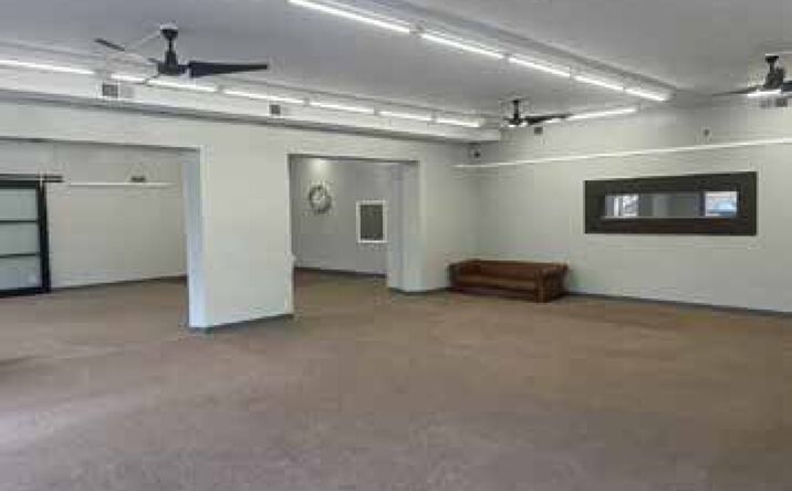 Pictures of Retail, Office property located at 1 S Florissant Rd, Ferguson, MO 63135 for lease - image #1