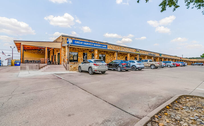 Pictures of Retail property located at 1115 Fort Worth Hwy., Weatherford, TX 76086 for lease - image #1