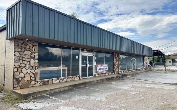 Pictures of Retail, Industrial property located at 709 N Memorial Pkwy, Huntsville, AL 35816 for lease - image #1