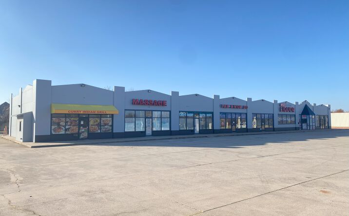 Pictures of Retail property located at 8290 NW 39th Expy, Bethany, OK 73008 for lease - image #1
