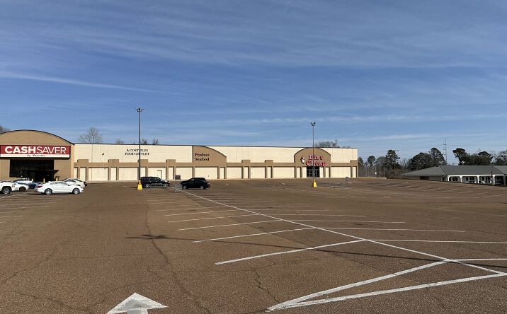 Pictures of Retail property located at 261 Devereux Dr, Natchez, MS 39120 for lease - image #1