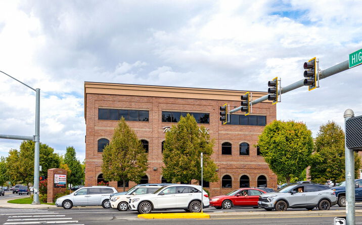 Pictures of Office property located at 1311 E Barnett Rd, Medford, OR 97504 for lease - image #1