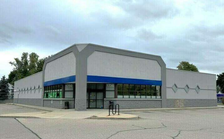 Pictures of Retail property located at 1710 &1750 Gratiot Blvd, Marysville, MI 48040 for lease - image #1