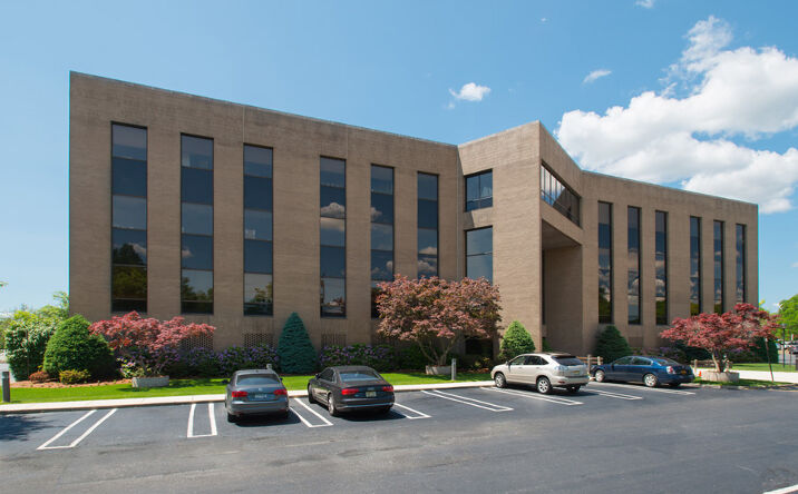 Pictures of Retail property located at 1 Kalisa Way, Paramus, NJ 07652 for lease - image #1