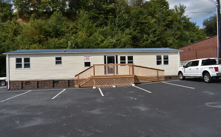 Pictures of Retail, Office, Special Purpose property located at 1445 US-25E, Middlesboro, KY 40965 for lease - image #1