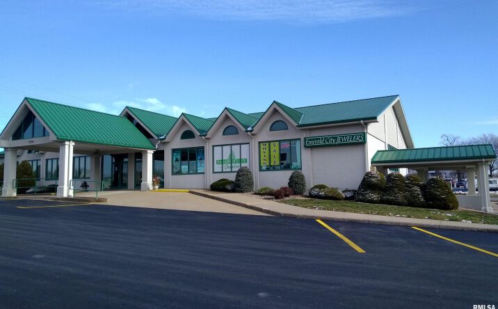 Pictures of Office, Retail property located at 3236 Broadway St, Quincy, IL 62301 for lease - image #1