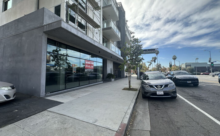 Pictures of Retail property located at 700 Highland Ave, Los Angeles, CA 90038 for lease - image #1