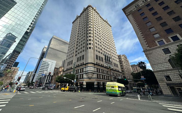 Pictures of Retail, Restaurant property located at 660 S Figueroa St, Los Angeles, CA 90017 for lease - image #1