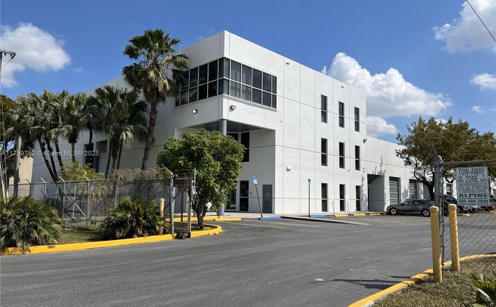 Pictures of Office property located at 7860 NW 71st St, Medley, FL 33166 for lease - image #1