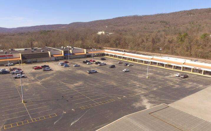 Pictures of Retail, Office, Special Purpose property located at 2305 N Gateway Ave, Rockwood, TN 37854 for lease - image #1