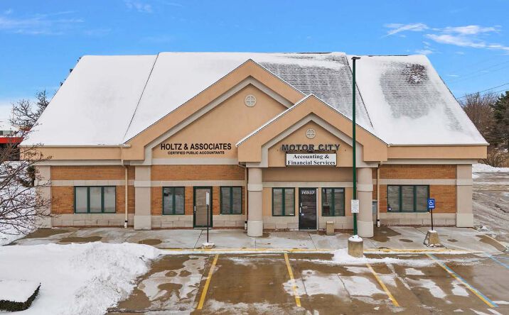 Pictures of Retail, Office property located at 16955 18 Mile Road, Clinton Township, MI 48038 for lease - image #1