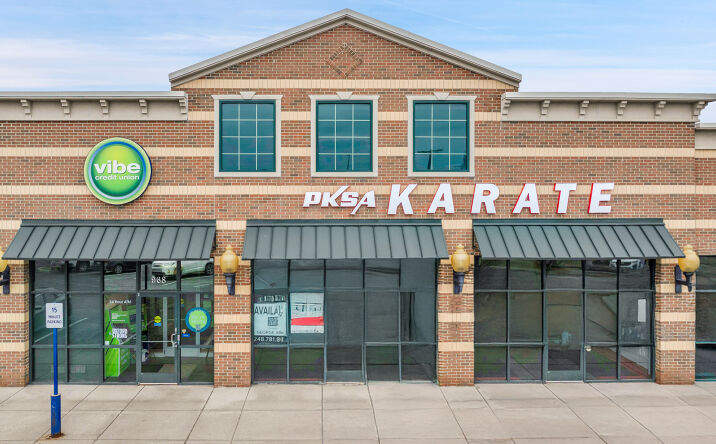 Pictures of Retail property located at 960-980 N Lapeer Rd, Oxford, MI 48371 for lease - image #1