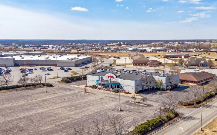 Pictures of Retail property located at 3107 Civic Cir Blvd, Marion, IL 62959 for sales - image #1