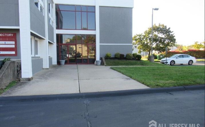 Pictures of Office property located at 983 W STATE ROUTE 33 W # 2E, Monroe, NJ 08831 for lease - image #1