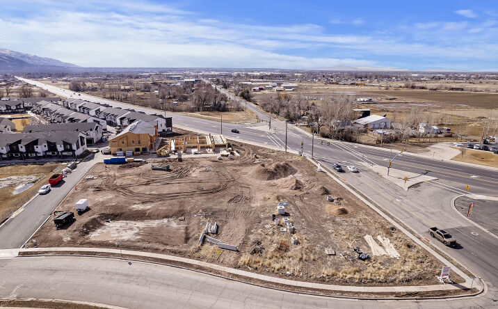 Pictures of Retail, Office, Restaurant property located at 2135 N 700 W, Harrisville, UT 84414 for lease - image #1