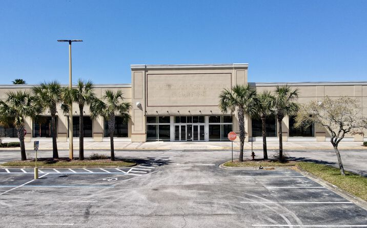 Pictures of Retail property located at 1924 W International Speedway Blvd, Daytona Beach, FL 32114 for lease - image #1