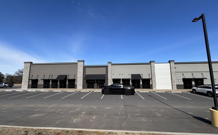 Pictures of Retail, Office property located at 700 John Harden Dr, Jacksonville, AR 72076 for lease - image #1