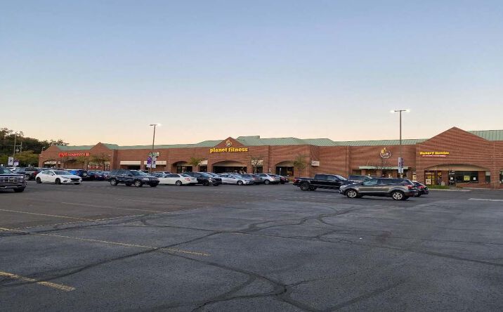 Pictures of Retail property located at 27616-27690 Middlebelt Rd, Farmington Hills, MI 48334 for lease - image #1