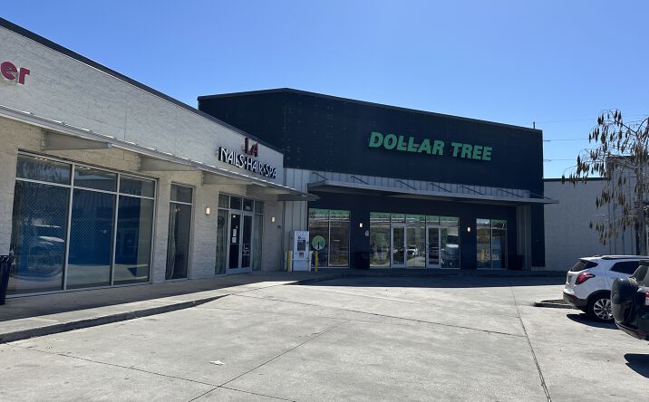 Pictures of Retail property located at 4242 Chef Menteur Hwy, New Orleans, LA 70126 for lease - image #1
