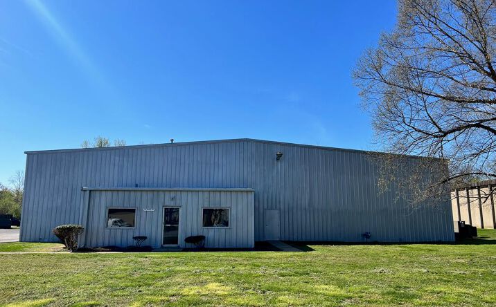 Pictures of Industrial property located at 2700 Warehouse Rd, Owensboro, KY 42301 for lease - image #1