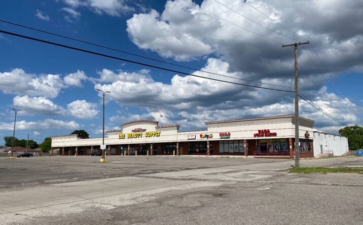 Pictures of Retail property located at 20880 Gratiot Ave, Eastpointe, MI 48021 for lease - image #1