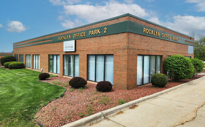 Pictures of Office, Special Purpose property located at 6901 Hickman Rd, Urbandale, IA 50322 for sales - image #1