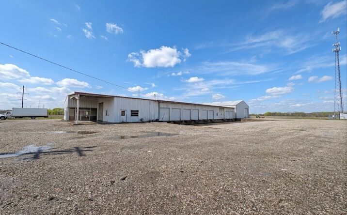 Pictures of Industrial property located at 125 W Barlow Rd, Farmington, IL 61531 for lease - image #1