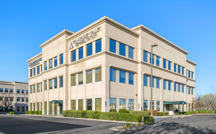 Pictures of Office property located at 7033 N Fresno St, Fresno, CA 93720 for lease - image #1
