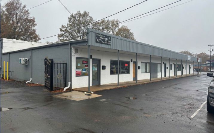 Pictures of Retail, Office, Special Purpose property located at 2921 Gibbon Rd, Charlotte, NC 28269 for lease - image #1