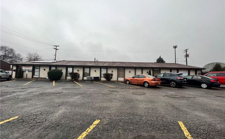 Pictures of Office property located at 6725 Promway Ave NW, North Canton, OH 44720 for lease - image #1