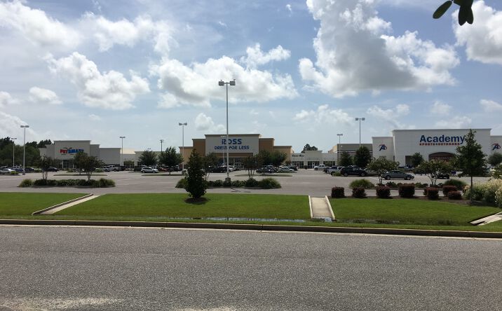 Pictures of Retail property located at 2430 S McKenzie St, Foley, AL 36535 for lease - image #1