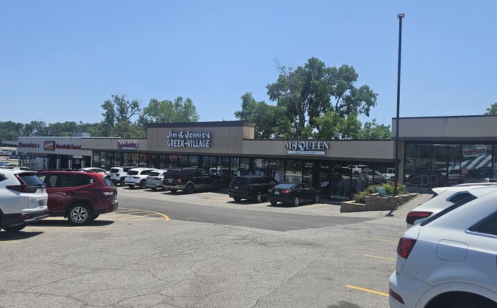 Pictures of Retail property located at 3042 N 90th St, Omaha, NE 68134 for lease - image #1