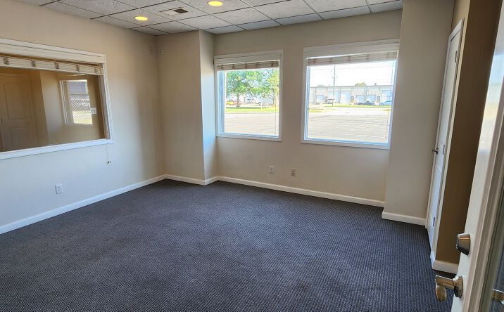 Pictures of Office property located at 825 Canal St, Evansville, IN 47713 for lease - image #1