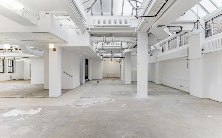 Pictures of Office property located at 5th Ave, New York, NY 10017 for lease - image #1