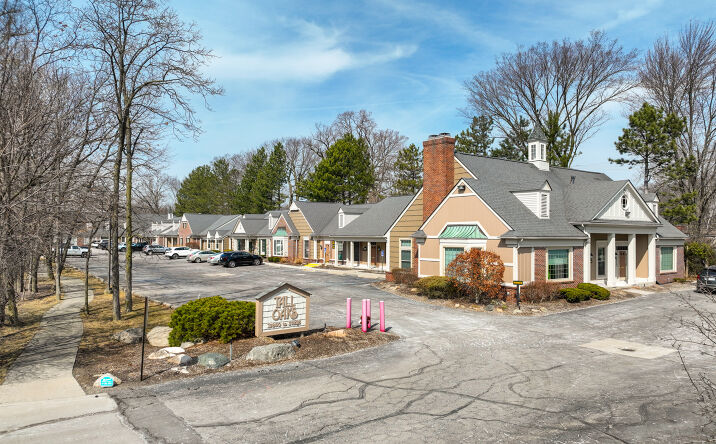 Pictures of Office property located at 31862 Northwestern Hwy, Farmington Hills, MI 48334 for lease - image #1