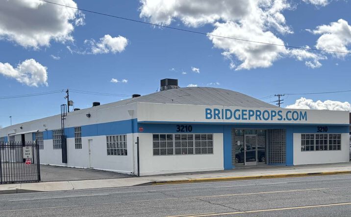 Pictures of Industrial property located at 3210 Vanowen St, Burbank, CA 91505 for lease - image #1