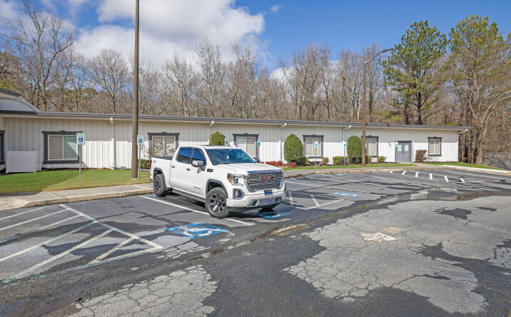 Pictures of Retail property located at 1370 Lockhart Dr NW, Kennesaw, GA 30144 for lease - image #1