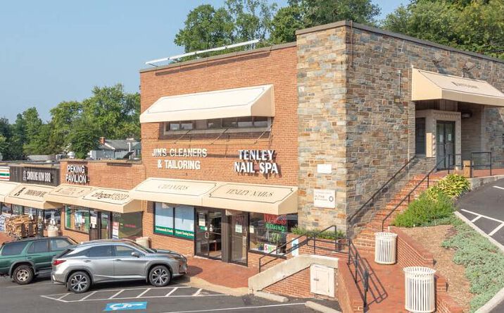 Pictures of Retail property located at 6500 North Williamsburg Blvd, Arlington, VA 22207 for lease - image #1