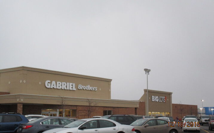 Pictures of Retail property located at 8489 Market St, Mentor, OH 44060 for lease - image #1