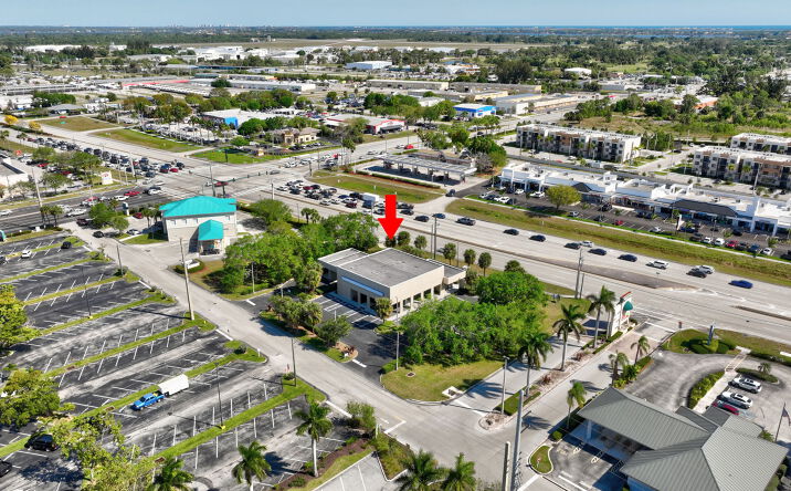 Pictures of Retail, Office, Special Purpose property located at 3250 SE Federal Highway, Stuart, FL 34997 for lease - image #1