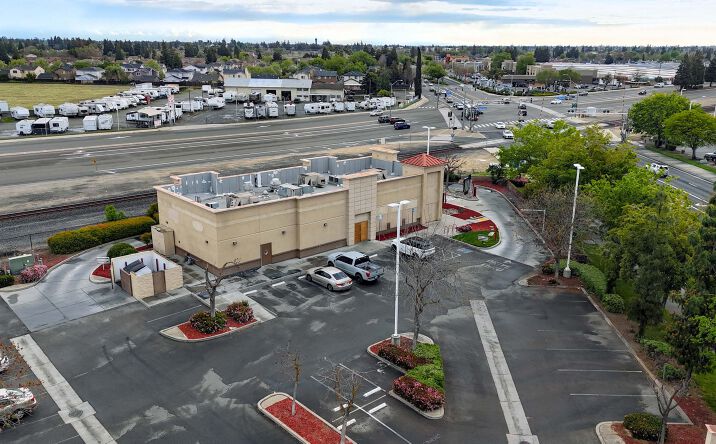 Pictures of Retail property located at 2705 W Monte Vista Avenue, Turlock, CA 95380 for sales - image #1