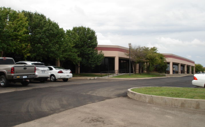 Pictures of Office property located at 2400 Lakeview Dr, Amarillo, TX 79109 for lease - image #1