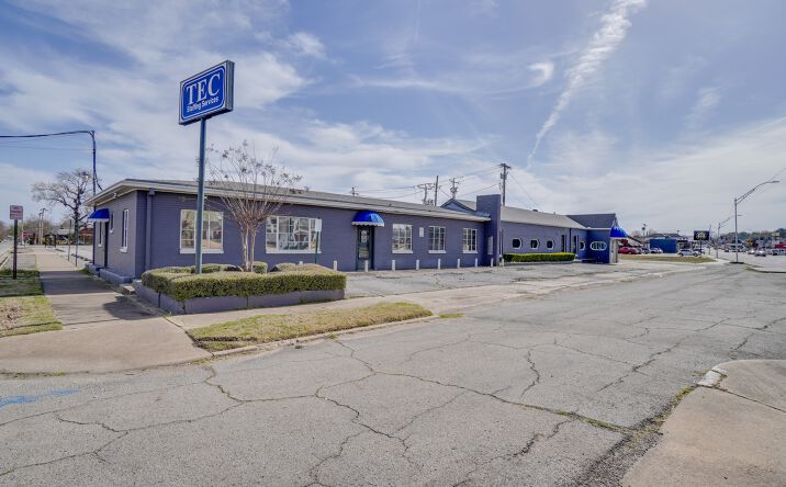 Pictures of Office property located at 1901-1913 Rogers Ave, Fort Smith, AR 72901 for lease - image #1