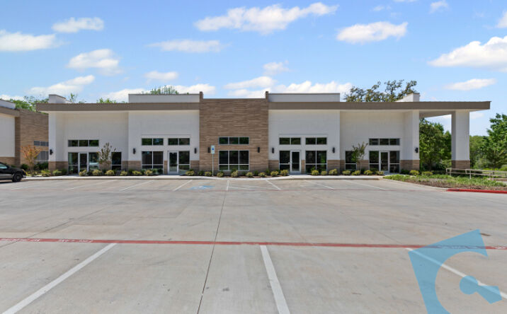 Pictures of Retail, Office property located at 1802-1803 W Pleasant Ridge Rd, Arlington, TX 76015 for lease - image #1