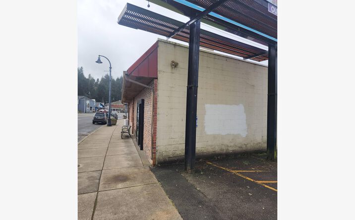 Pictures of Retail, Office, Restaurant property located at 150 SW Hwy 101, Waldport, OR 97394 for lease - image #1